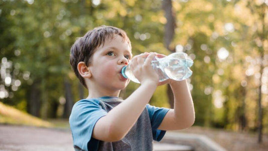 Una investigación revela un problema oculto en las botellas de plástico agua mineral perjudicial para la salud - Agua NEA