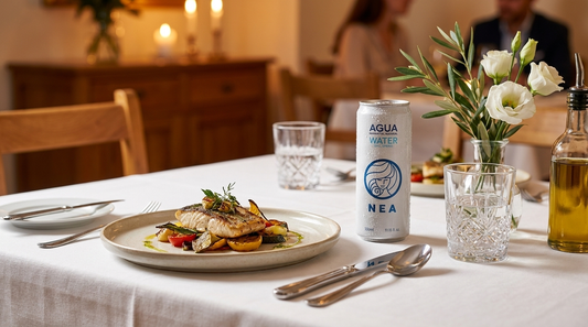 Canette NEA sur table de restaurant premium