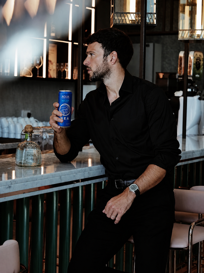 Apilado latas NEA agua con gas 33cl, solución eco sin plástico para eventos y hostelería